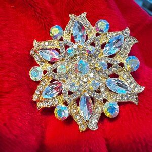 Sparkling Rhinestone Snowflake Brooch in Gold Tone Holiday Christmas Pin Jewelry